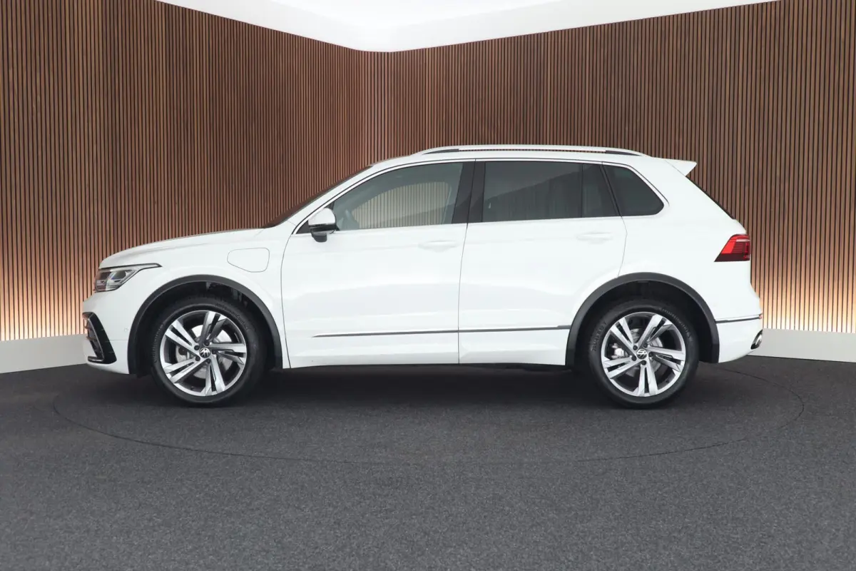 1.4 TSI 245pk eHybrid R-Line Business+ Trekhaak Camera Stoelverwarming Keyless Virtual Cockpit LED Navigatie