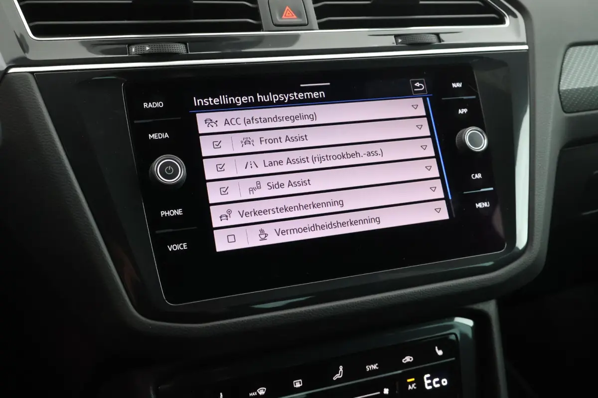 1.4 TSI 245pk eHybrid R-Line Business+ Trekhaak Camera Stoelverwarming Keyless Virtual Cockpit LED Navigatie