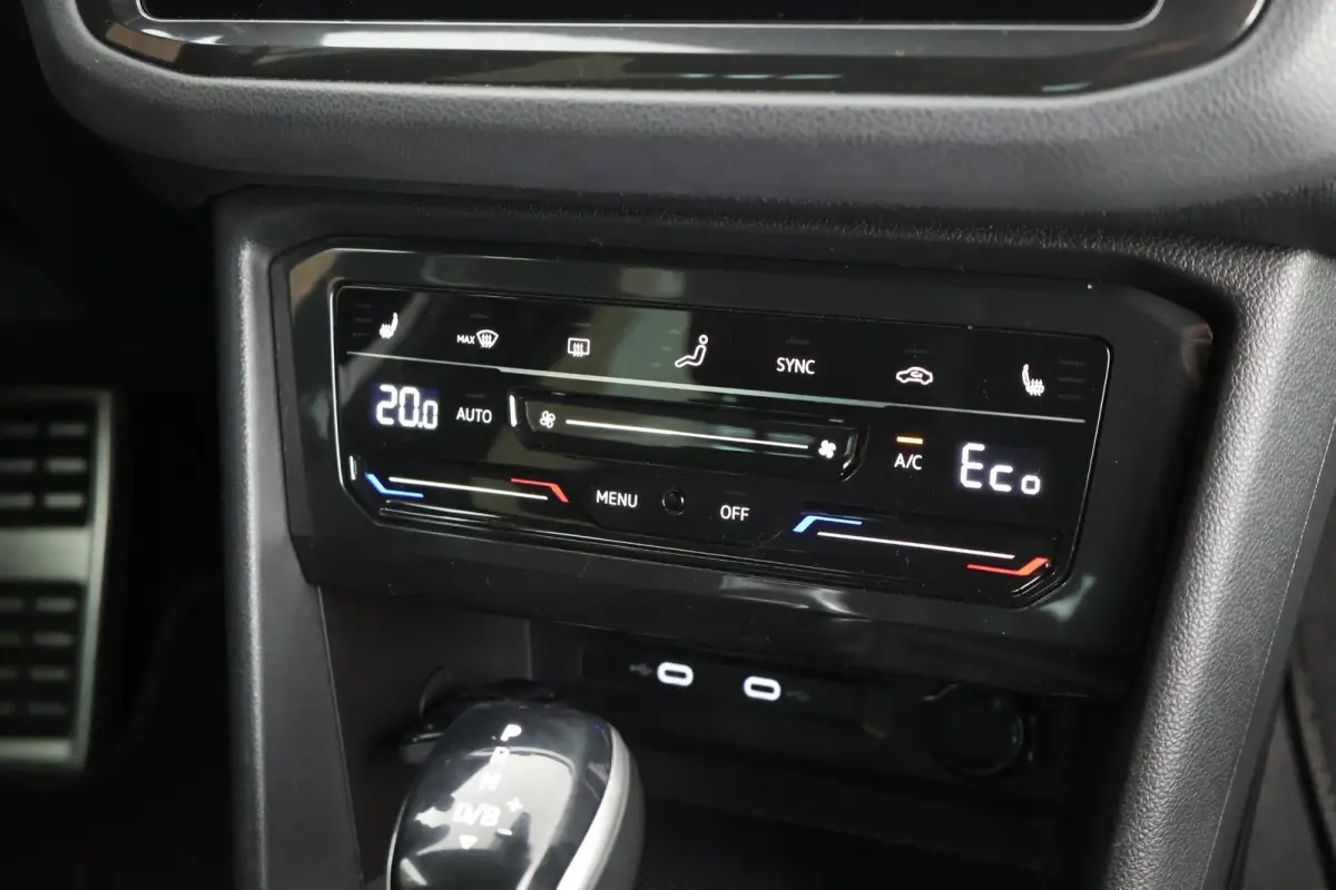 1.4 TSI 245pk eHybrid R-Line Business+ Trekhaak Camera Stoelverwarming Keyless Virtual Cockpit LED Navigatie