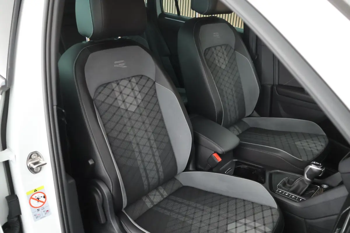 1.4 TSI 245pk eHybrid R-Line Business+ Trekhaak Camera Stoelverwarming Keyless Virtual Cockpit LED Navigatie