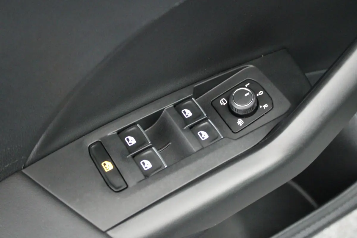 1.0 TSI 116pk DSG R-Line Camera Stoelverwarming Virtual Cockpit Navigatie