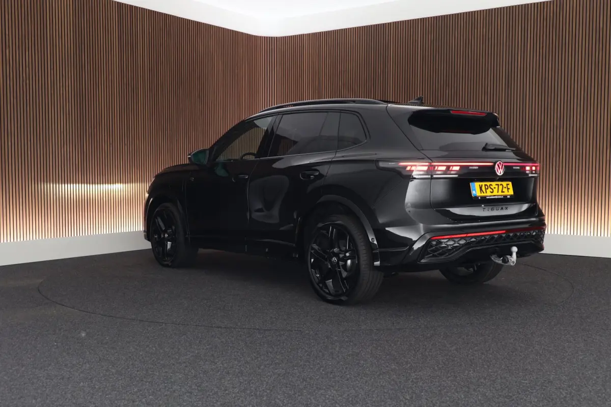1.5 eHybrid 272pk R-Line Edition Black Style Leder Trekhaak 360Camera HUD Keyless Massage Virtual Cockpit Panoramadak Carplay