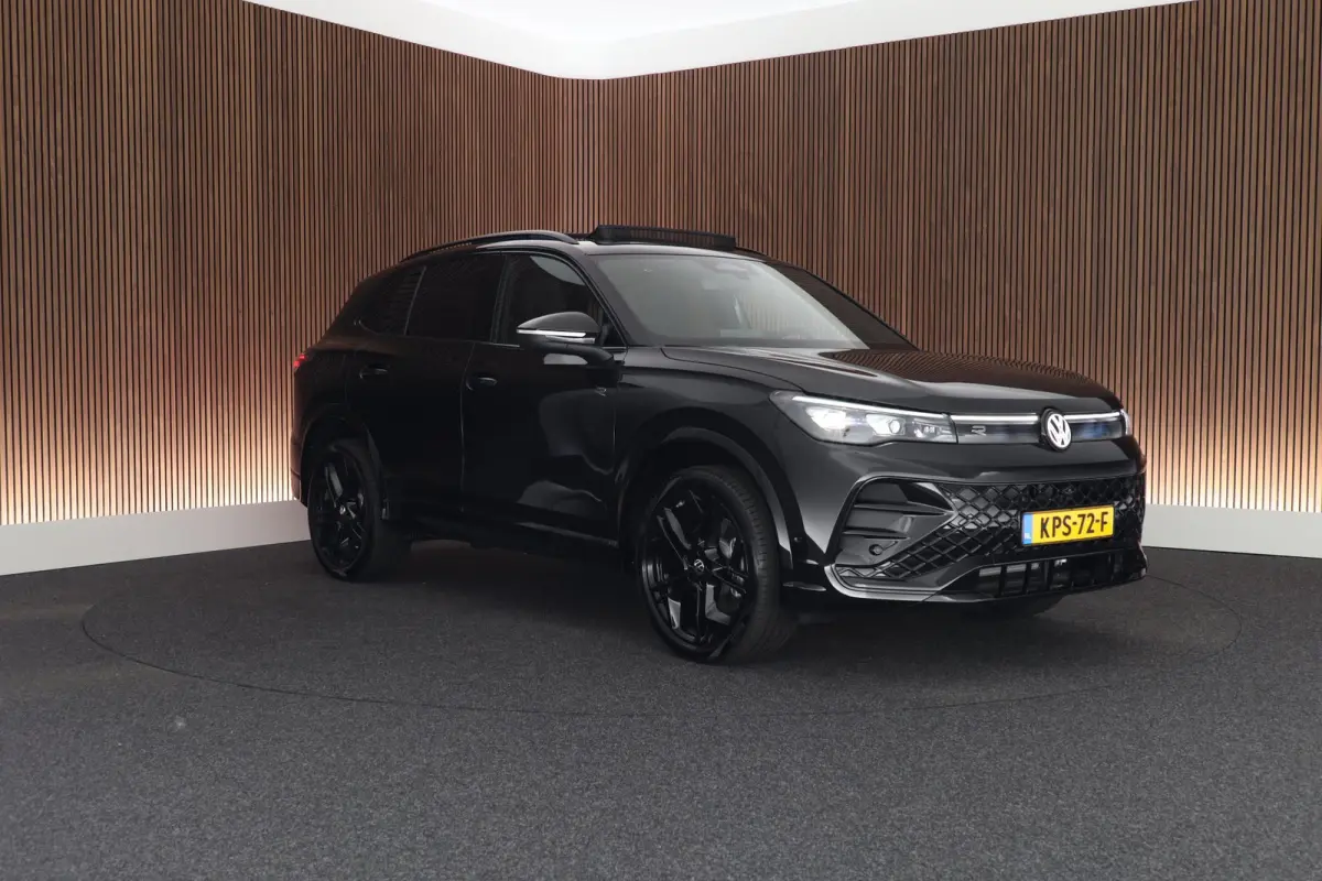 1.5 eHybrid 272pk R-Line Edition Black Style Leder Trekhaak 360Camera HUD Keyless Massage Virtual Cockpit Panoramadak Carplay