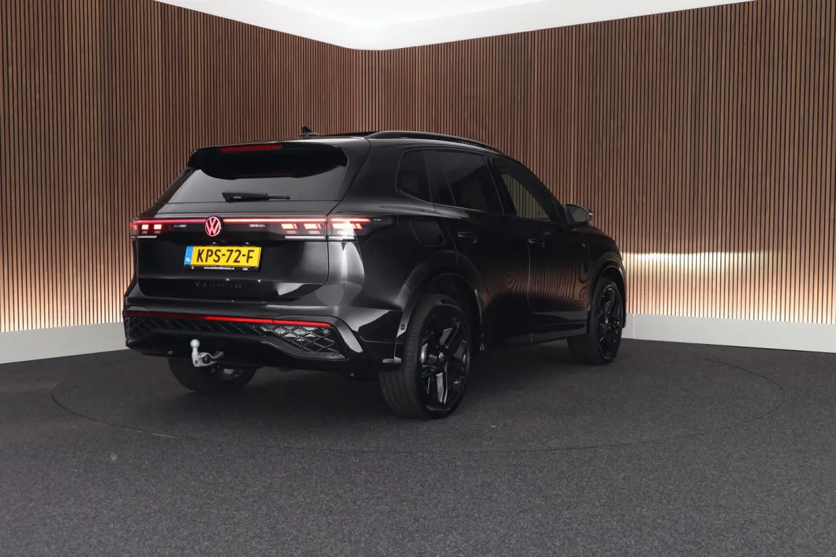 1.5 eHybrid 272pk R-Line Edition Black Style Leder Trekhaak 360Camera HUD Keyless Massage Virtual Cockpit Panoramadak Carplay