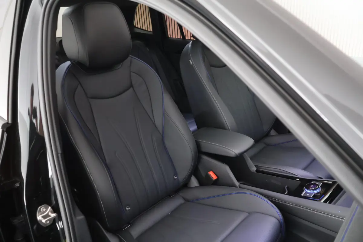 1.5 eHybrid 272pk R-Line Edition Black Style Leder Trekhaak 360Camera HUD Keyless Massage Virtual Cockpit Panoramadak Carplay
