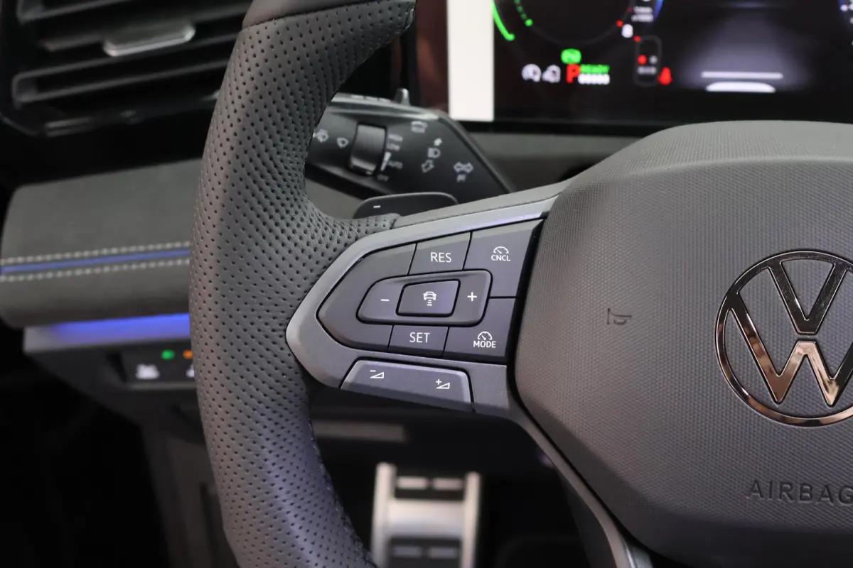 1.5 eHybrid 272pk R-Line Edition Black Style Leder Trekhaak 360Camera HUD Keyless Massage Virtual Cockpit Panoramadak Carplay