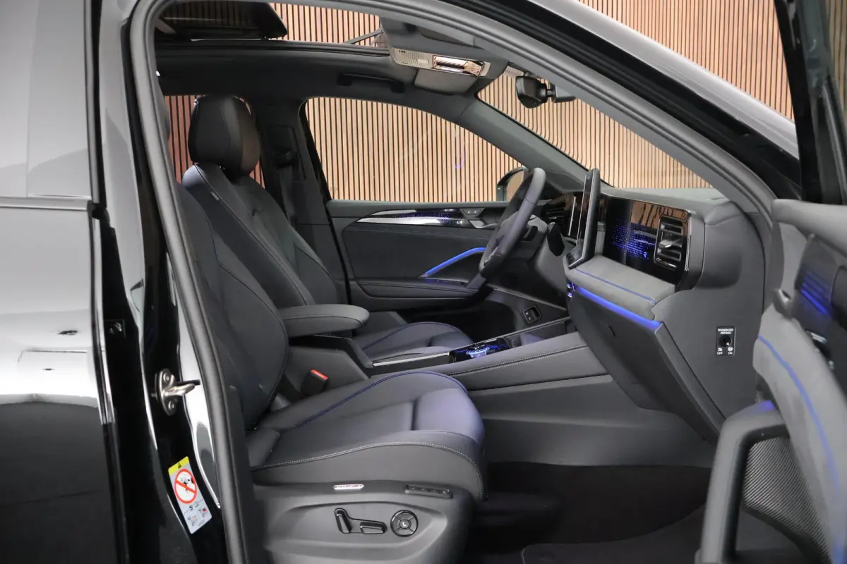 1.5 eHybrid 272pk R-Line Edition Black Style Leder Trekhaak 360Camera HUD Keyless Massage Virtual Cockpit Panoramadak Carplay