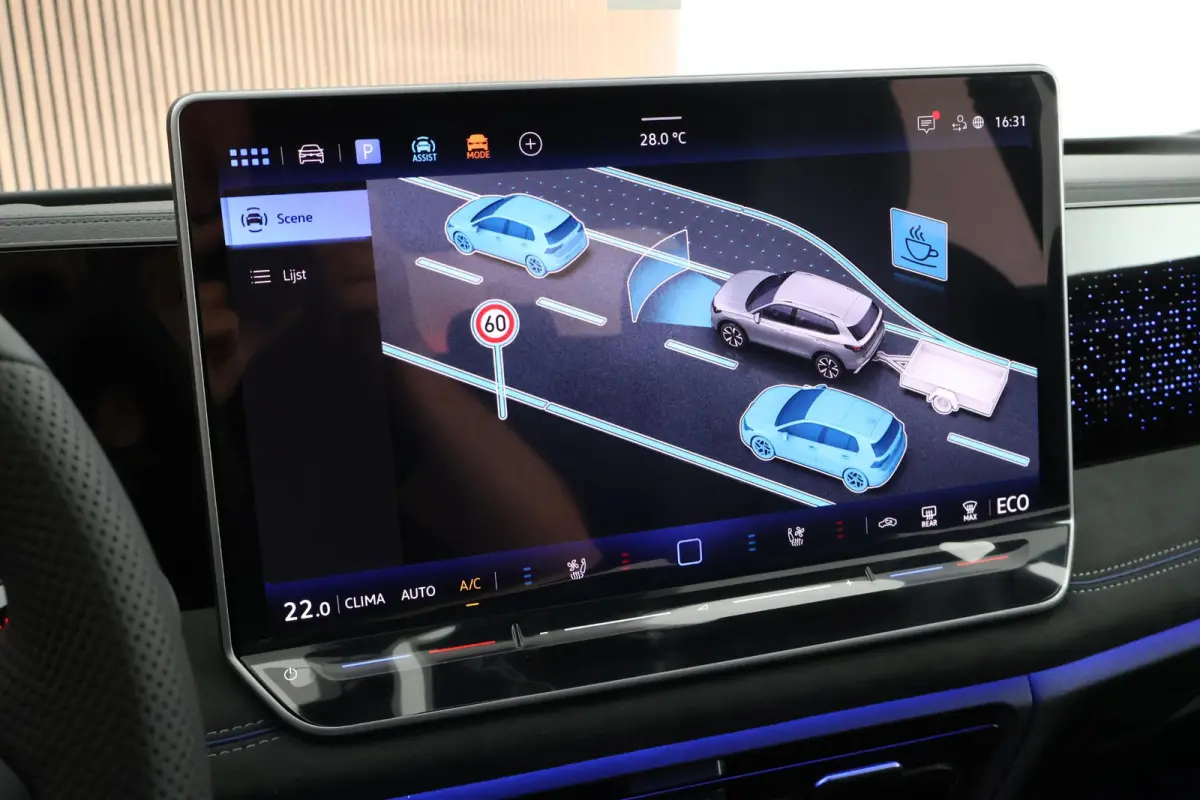 1.5 eHybrid 272pk R-Line Edition Black Style Leder Trekhaak 360Camera HUD Keyless Massage Virtual Cockpit Panoramadak Carplay