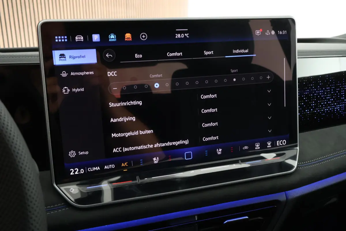 1.5 eHybrid 272pk R-Line Edition Black Style Leder Trekhaak 360Camera HUD Keyless Massage Virtual Cockpit Panoramadak Carplay