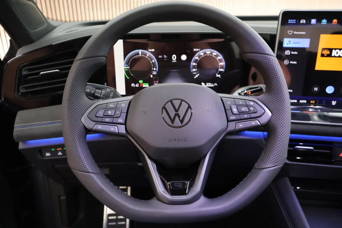 1.5 eHybrid 272pk R-Line Edition Black Style Leder Trekhaak 360Camera HUD Keyless Massage Virtual Cockpit Panoramadak Carplay