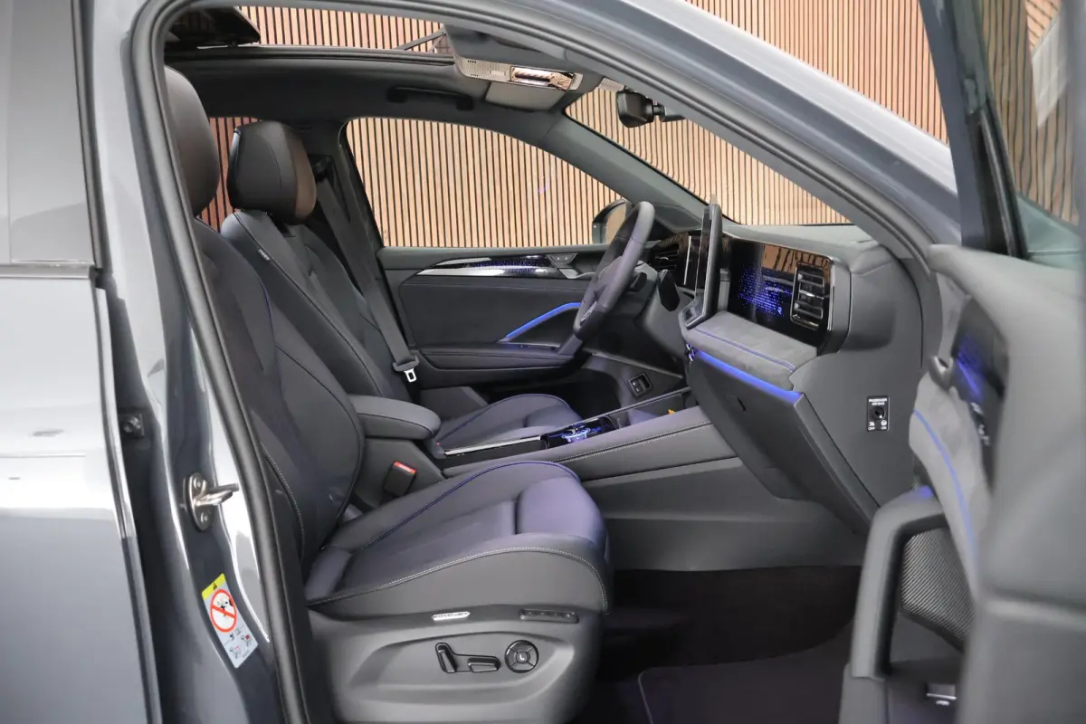 1.5 eHybrid 272pk R-Line Edition Black Style Leder Trekhaak 360Camera HUD Keyless Massage Virtual Cockpit Panoramadak Carplay