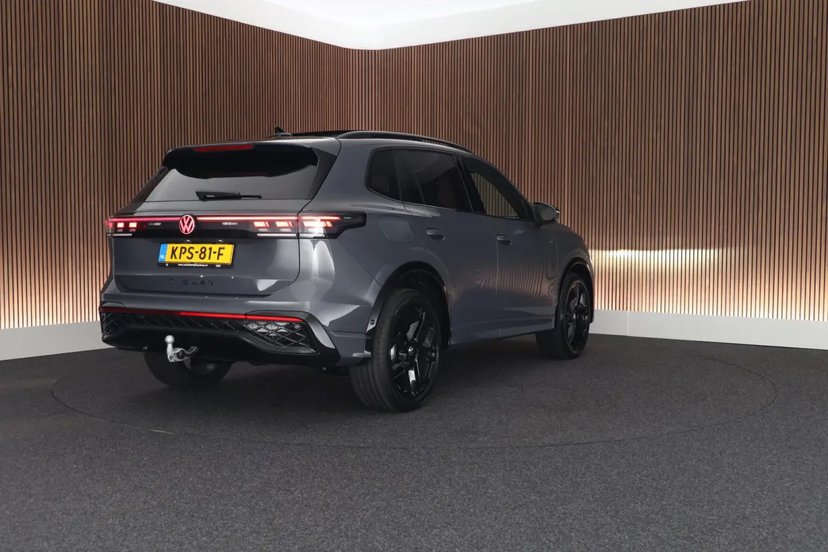 1.5 eHybrid 272pk R-Line Edition Black Style Leder Trekhaak 360Camera HUD Keyless Massage Virtual Cockpit Panoramadak Carplay