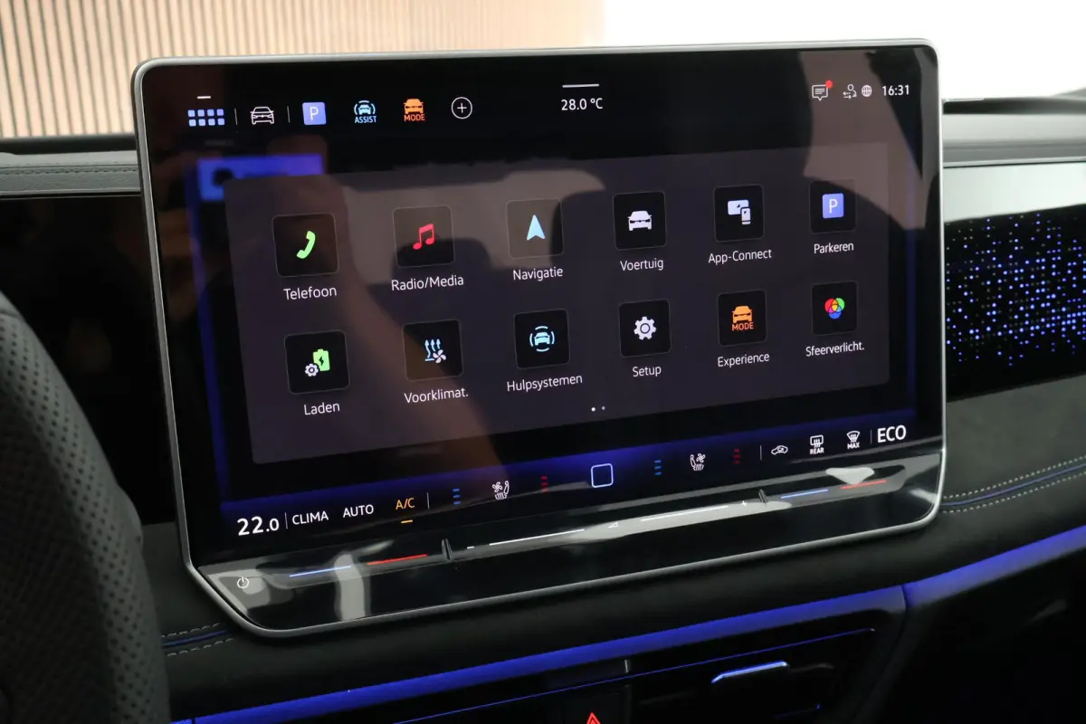 1.5 eHybrid 272pk R-Line Edition Black Style Leder Trekhaak 360Camera HUD Keyless Massage Virtual Cockpit Panoramadak Carplay