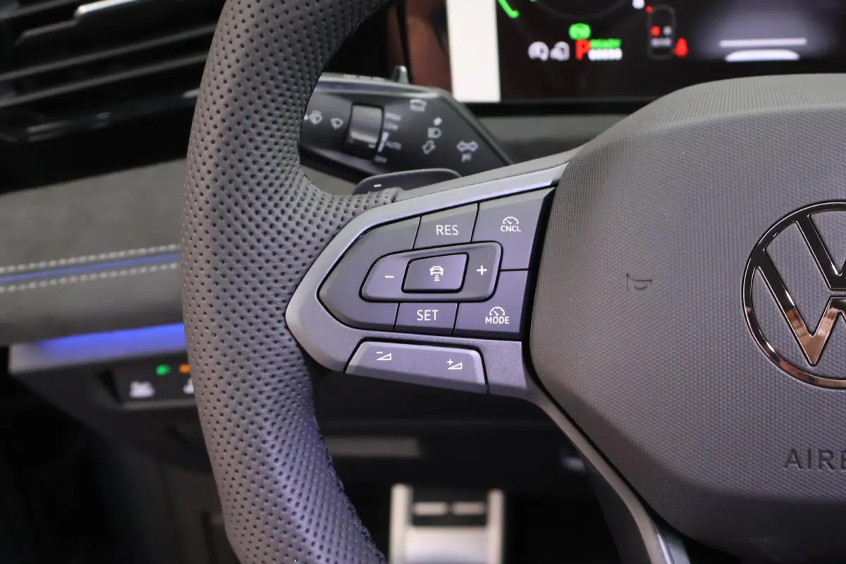 1.5 eHybrid 272pk R-Line Edition Black Style Leder Trekhaak 360Camera HUD Keyless Massage Virtual Cockpit Panoramadak Carplay