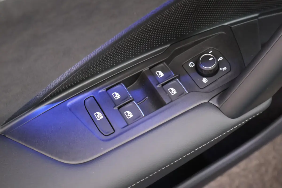1.5 eHybrid 272pk R-Line Edition Black Style Leder Trekhaak 360Camera HUD Keyless Massage Virtual Cockpit Panoramadak Carplay
