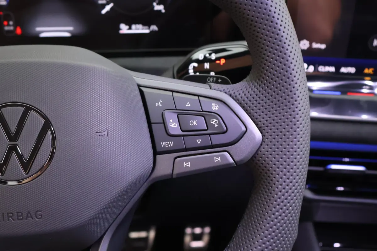 1.5 eHybrid 272pk R-Line Edition Black Style Leder Trekhaak 360Camera HUD Keyless Massage Virtual Cockpit Panoramadak Carplay