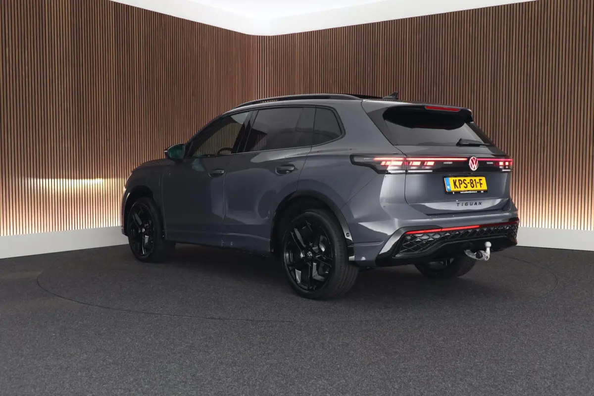 1.5 eHybrid 272pk R-Line Edition Black Style Leder Trekhaak 360Camera HUD Keyless Massage Virtual Cockpit Panoramadak Carplay