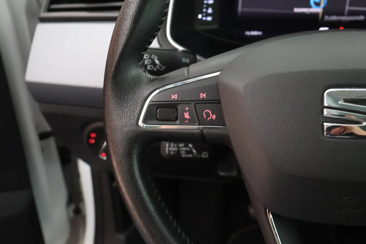 1.0 TSI 95pk Style Business Intense Camera Virtual Cockpit ACC Keyless Navigatie Carplay