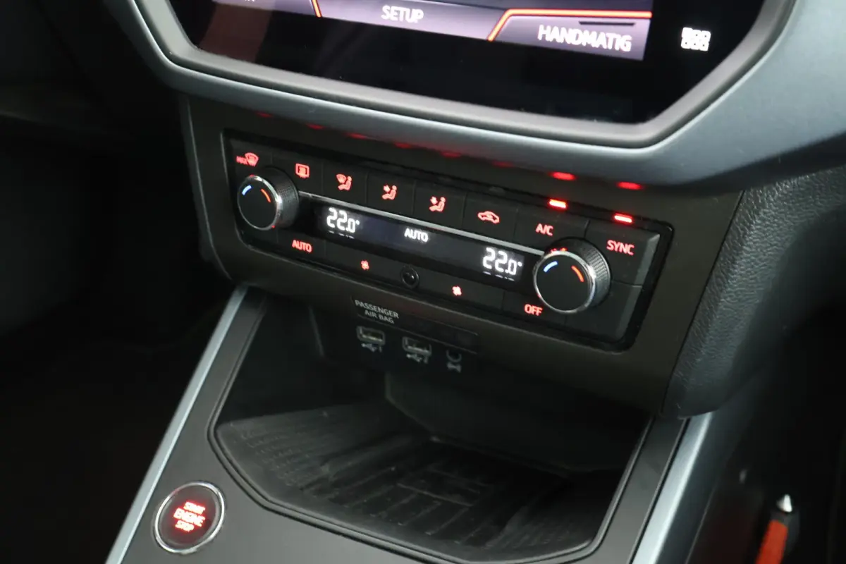 1.0 TSI 95pk Style Business Intense Camera Virtual Cockpit ACC Keyless Navigatie Carplay