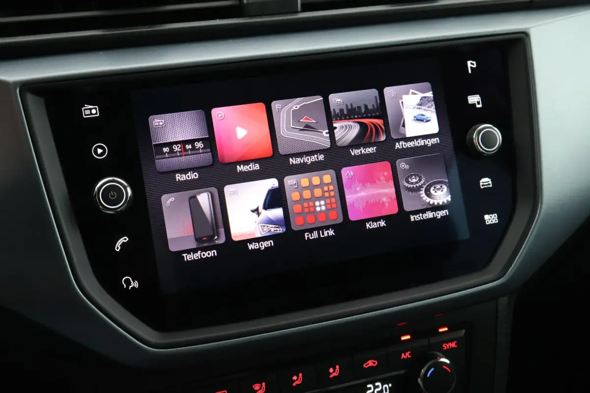 1.0 TSI 95pk Style Business Intense Camera Virtual Cockpit ACC Keyless Navigatie Carplay