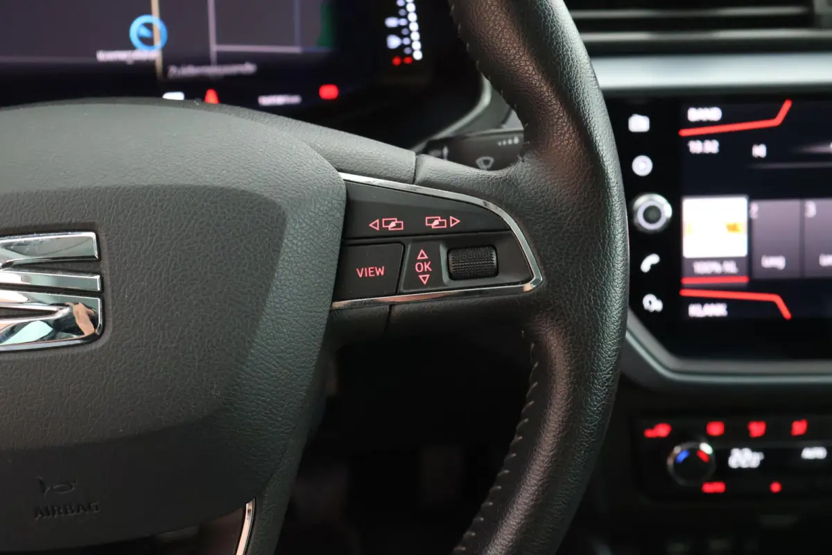 1.0 TSI 95pk Style Business Intense Camera Virtual Cockpit ACC Keyless Navigatie Carplay