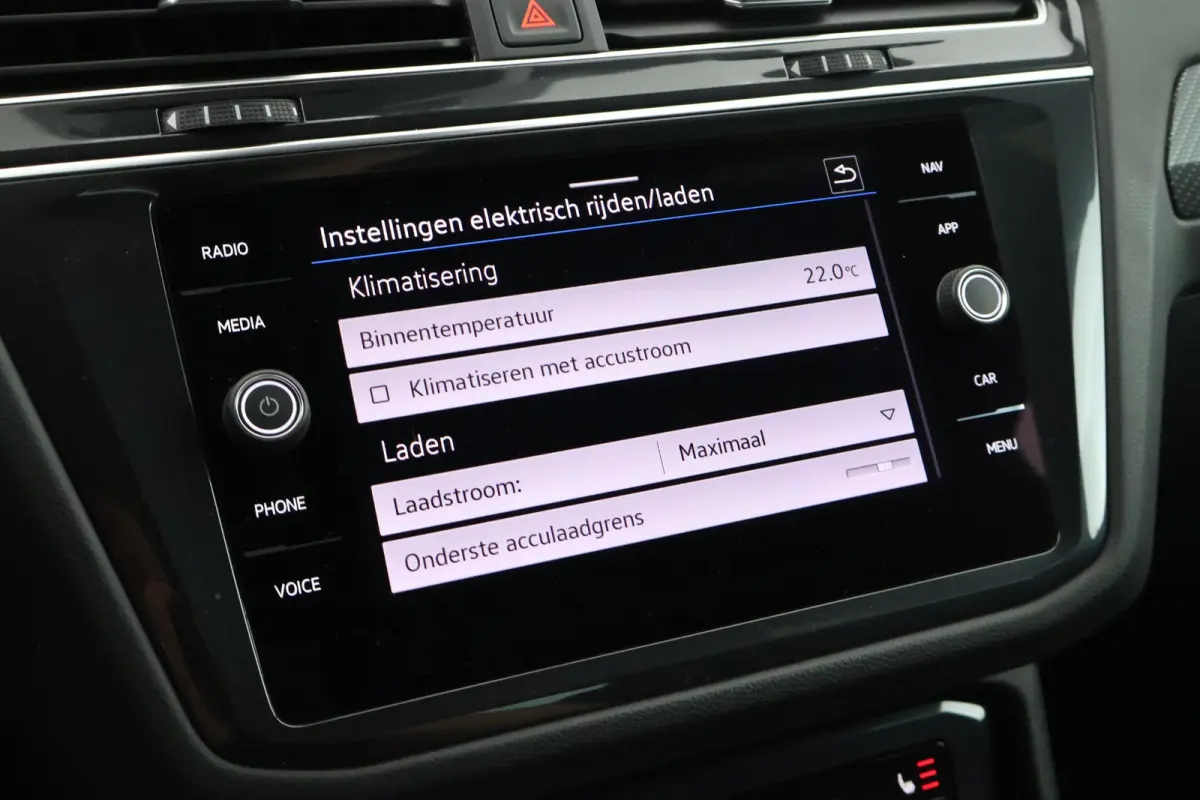 1.4 TSI 245pk eHybrid R-Line Business Trekhaak 360Camera Leder Memory HUD Stoelverwarming Panoramadak Virtual Cockpit Navigatie