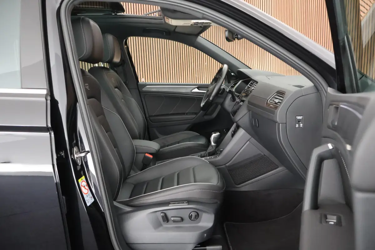 1.4 TSI 245pk eHybrid R-Line Business Trekhaak 360Camera Leder Memory HUD Stoelverwarming Panoramadak Virtual Cockpit Navigatie