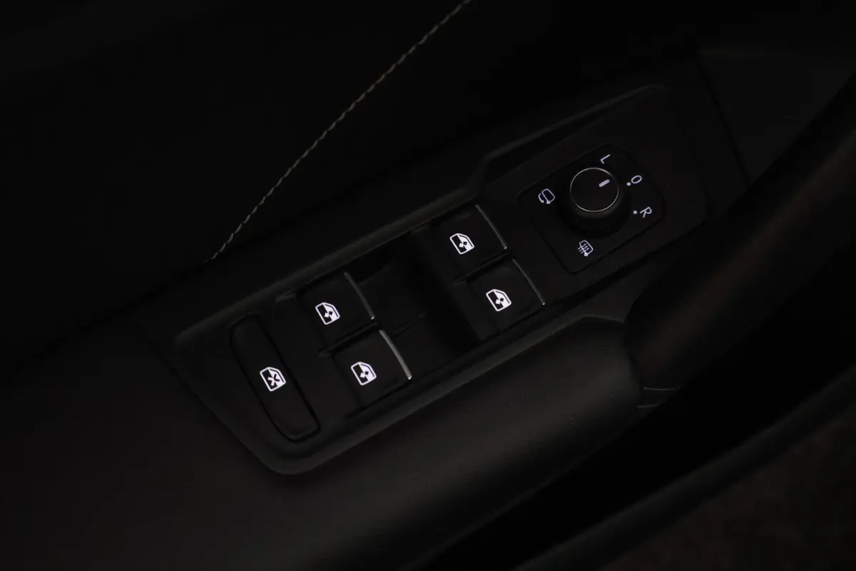 1.4 TSI 245pk eHybrid R-Line Business Trekhaak 360Camera Leder Memory HUD Stoelverwarming Panoramadak Virtual Cockpit Navigatie