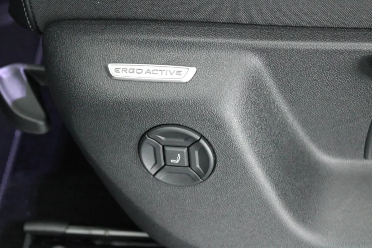 1.5 272pk eHybrid R-Line Business Trekhaak Camera Keyless Massage Virtual Cockpit Panoramadak Carplay