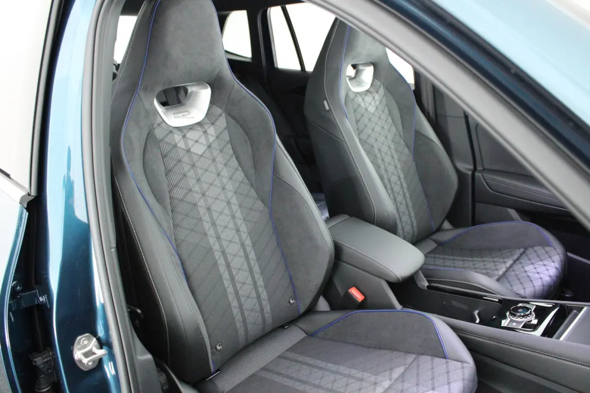 1.5 272pk eHybrid R-Line Business Trekhaak Camera Keyless Massage Virtual Cockpit Panoramadak Carplay