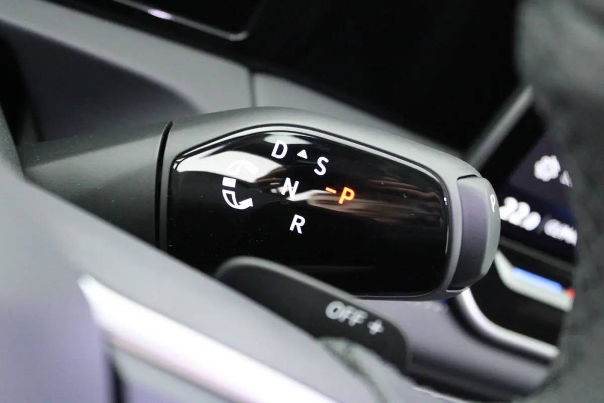 1.5 272pk eHybrid R-Line Business Trekhaak Camera Keyless Massage Virtual Cockpit Panoramadak Carplay