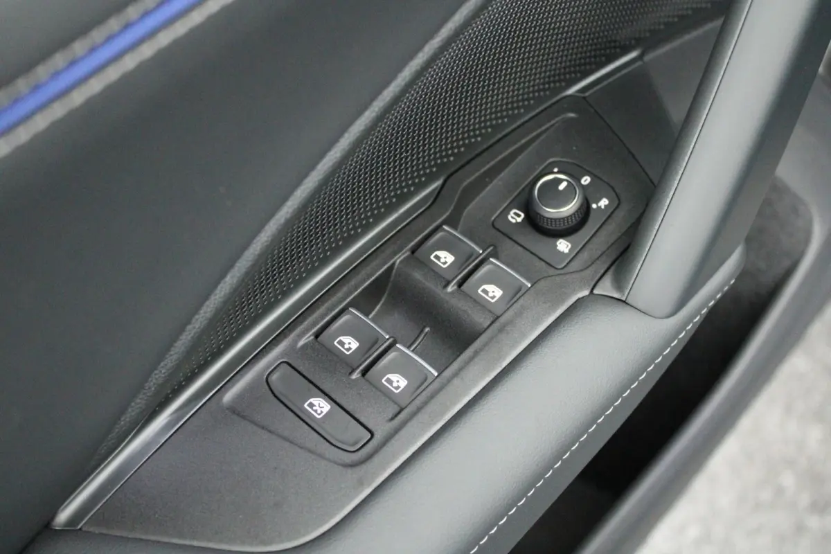 1.5 272pk eHybrid R-Line Business Trekhaak Camera Keyless Massage Virtual Cockpit Panoramadak Carplay