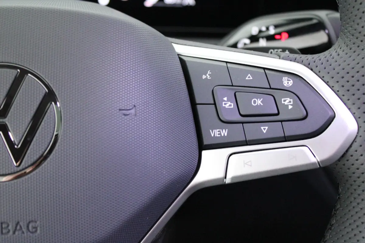 1.5 272pk eHybrid R-Line Business Trekhaak Camera Keyless Massage Virtual Cockpit Panoramadak Carplay