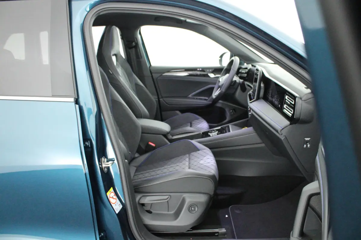 1.5 272pk eHybrid R-Line Business Trekhaak Camera Keyless Massage Virtual Cockpit Panoramadak Carplay
