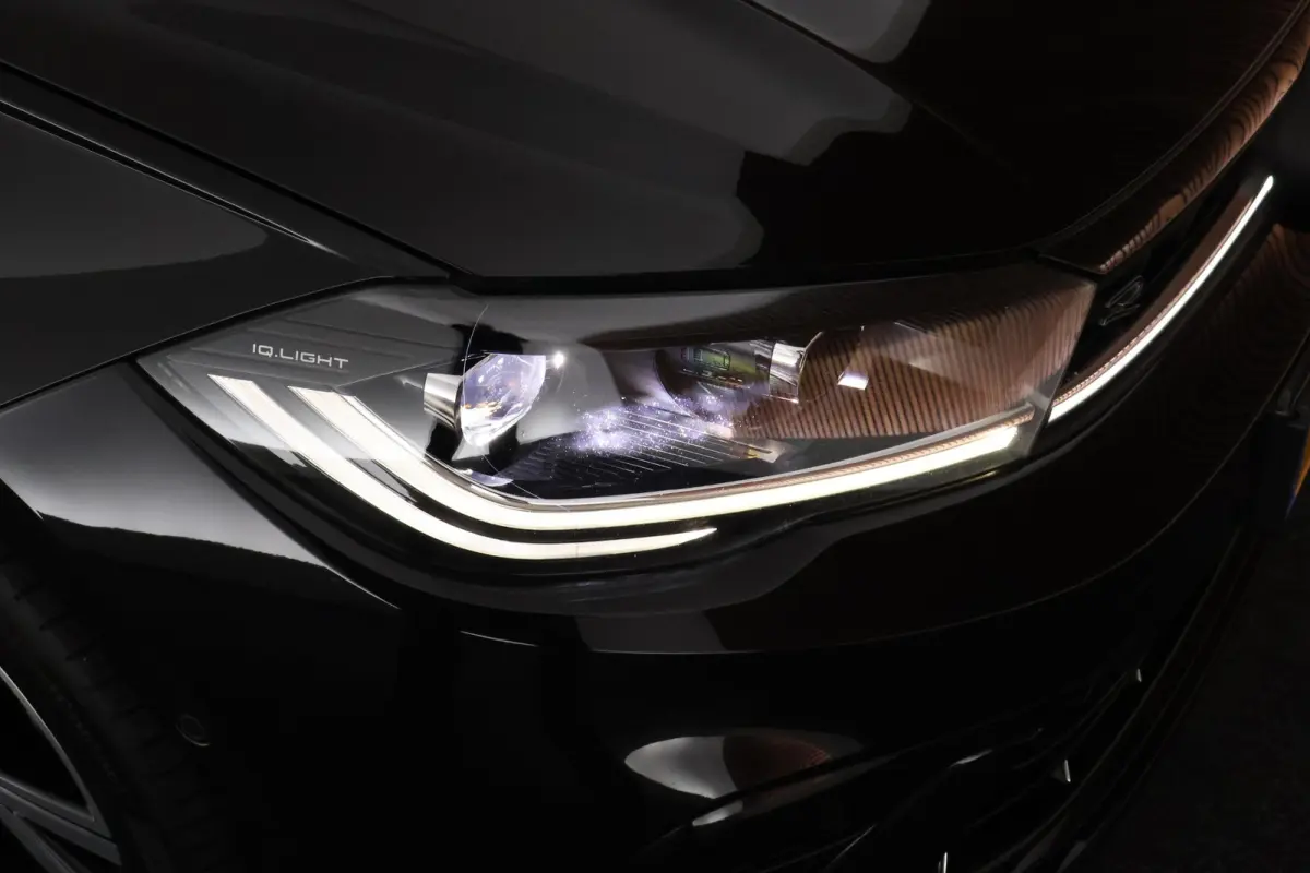 1.0 TSI 110pk DSG R-Line Panoramadak Stoelverwarming Achteruitrijcamera Parkeersensoren Virtual Cockpit LED
