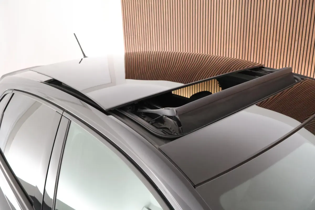 1.0 TSI 110pk DSG R-Line Panoramadak Stoelverwarming Achteruitrijcamera Parkeersensoren Virtual Cockpit LED