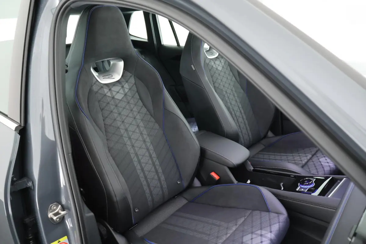 1.5 272pk eHybrid R-Line Edition Trekhaak Camera Keyless Massage Virtual Cockpit Panoramadak Carplay