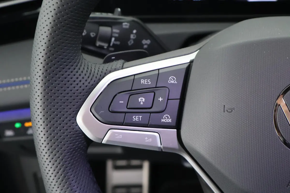 1.5 272pk eHybrid R-Line Edition Trekhaak Camera Keyless Massage Virtual Cockpit Panoramadak Carplay