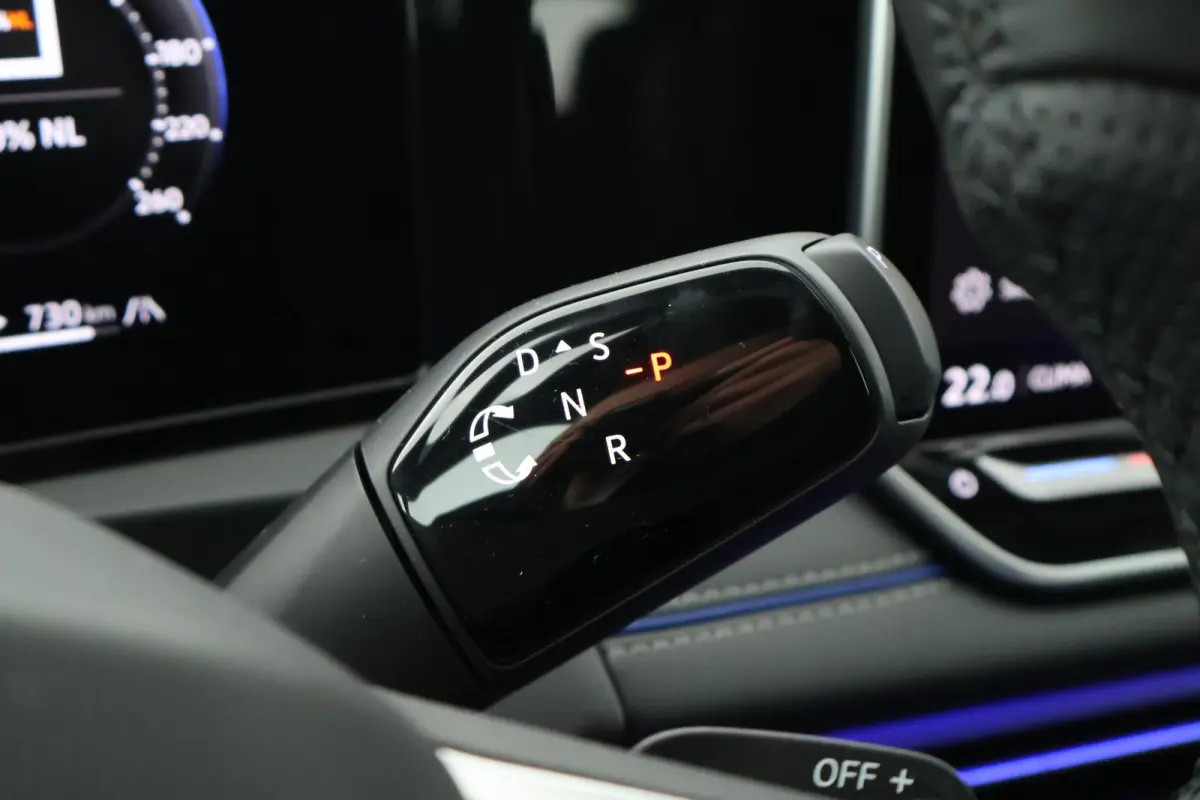 1.5 272pk eHybrid R-Line Edition Trekhaak Camera Keyless Massage Virtual Cockpit Panoramadak Carplay