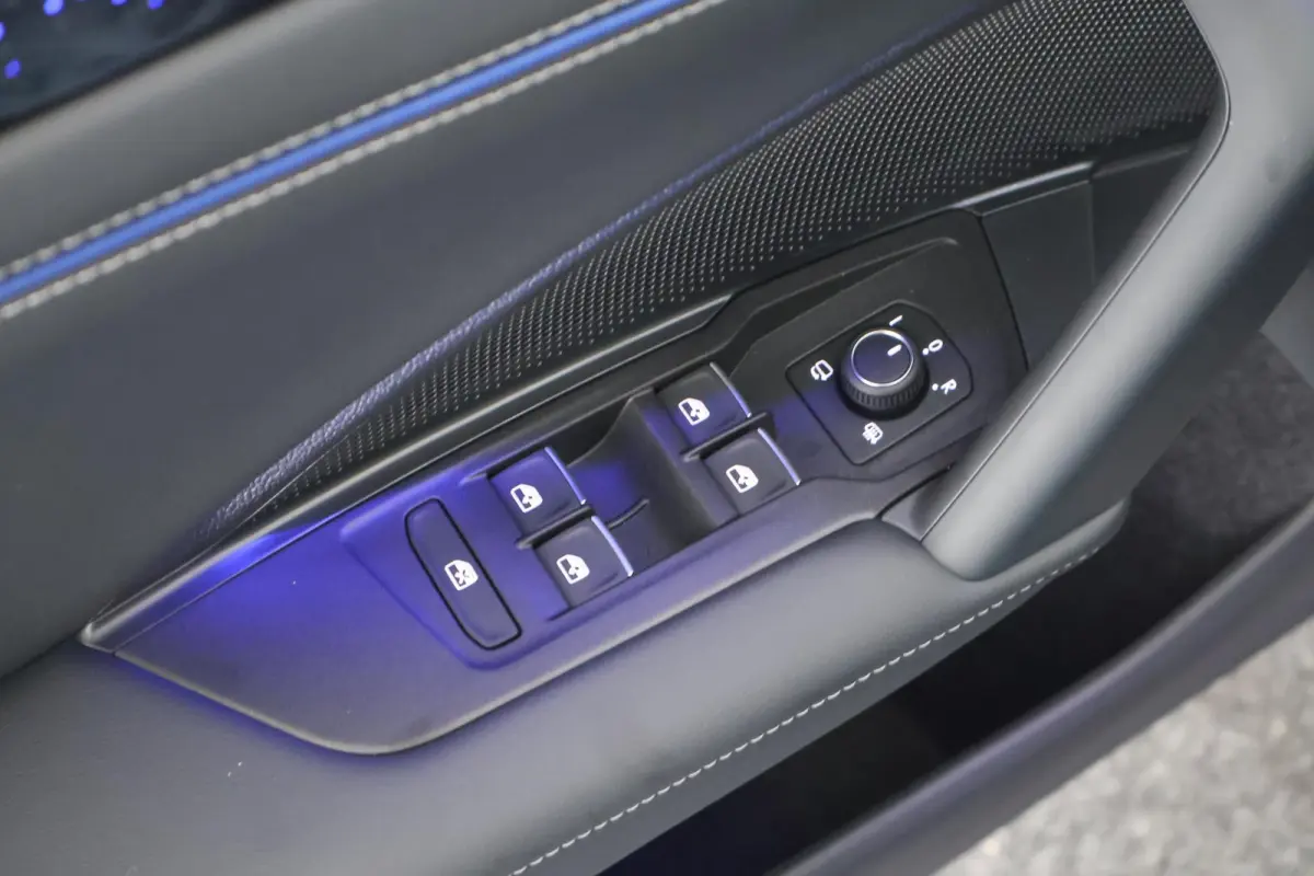 1.5 272pk eHybrid R-Line Edition Trekhaak Camera Keyless Massage Virtual Cockpit Panoramadak Carplay