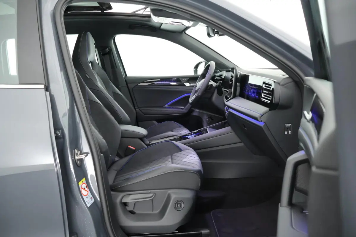 1.5 272pk eHybrid R-Line Edition Trekhaak Camera Keyless Massage Virtual Cockpit Panoramadak Carplay