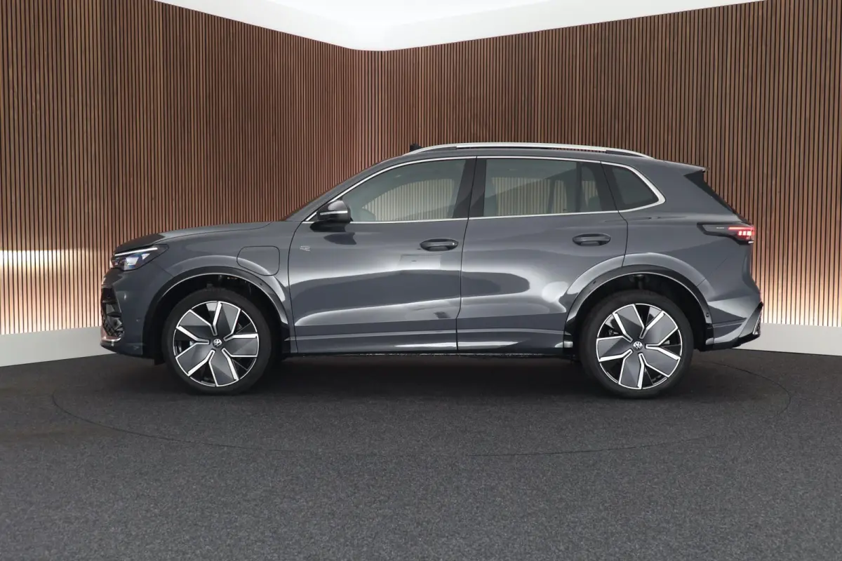 1.5 272pk eHybrid R-Line Edition Trekhaak Camera Keyless Massage Virtual Cockpit Panoramadak Carplay