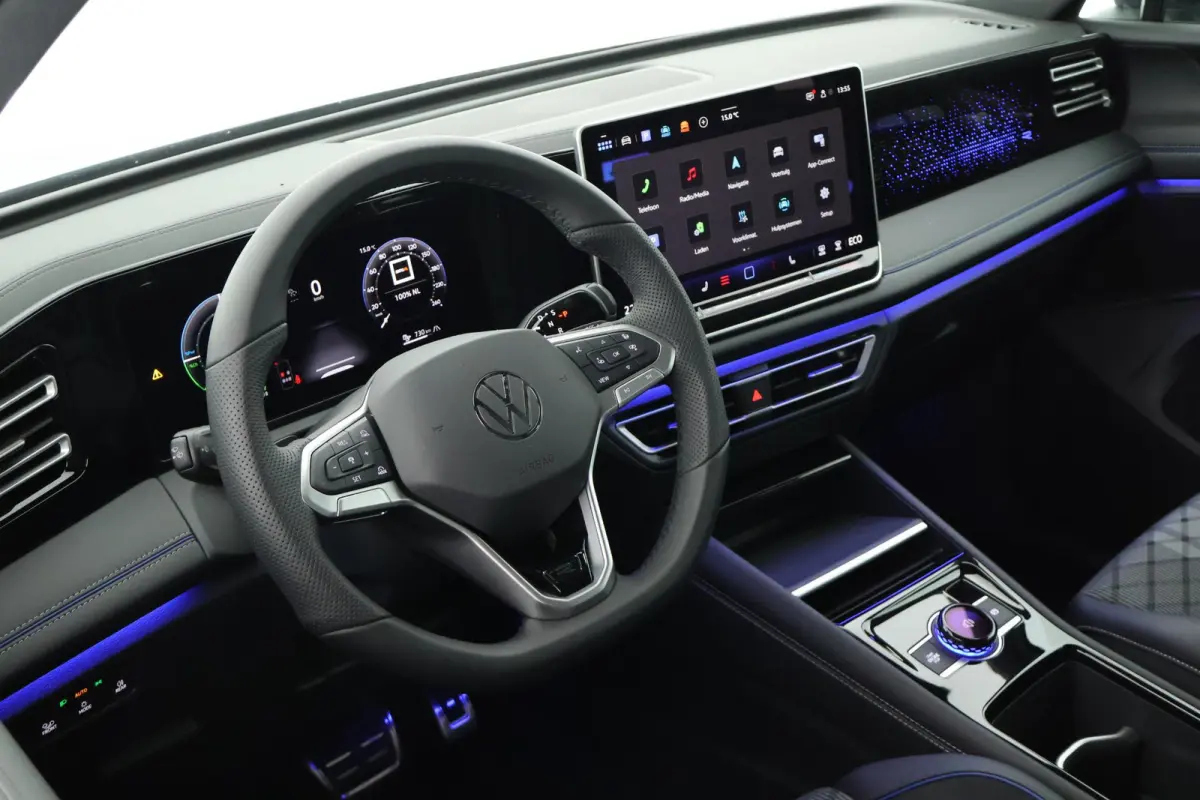 1.5 272pk eHybrid R-Line Edition Trekhaak Camera Keyless Massage Virtual Cockpit Panoramadak Carplay