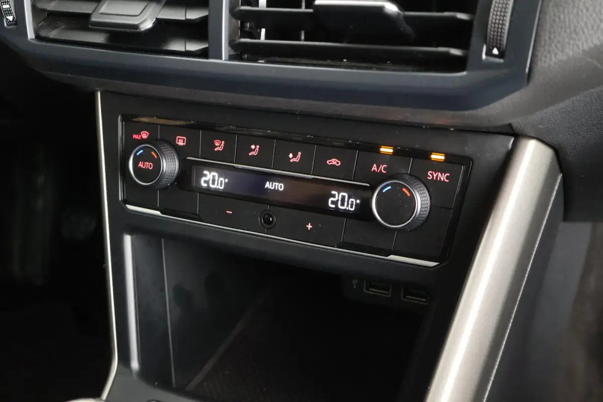 1.0 TSI 95pk Comfortline Business Parkeersensoren Climate Control ACC