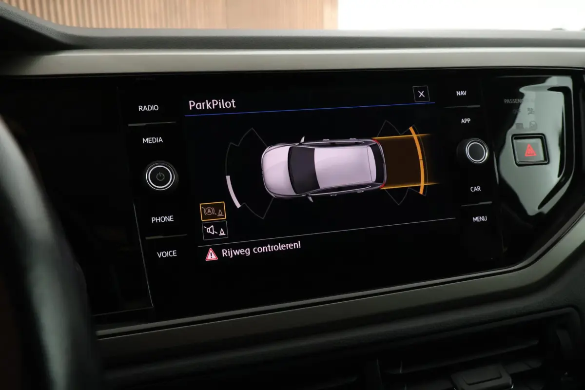1.0 TSI 95pk Comfortline Business Parkeersensoren Climate Control ACC