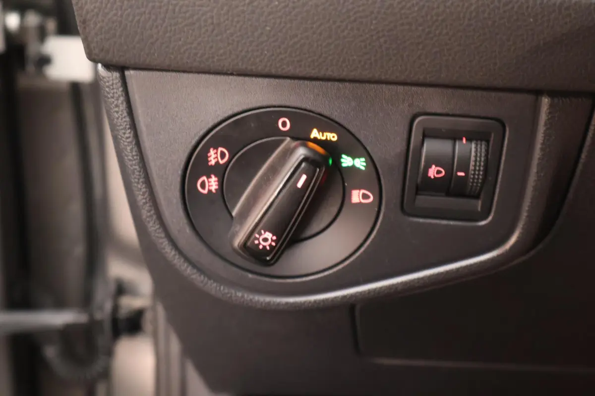 1.0 TSI 95pk Comfortline Business Parkeersensoren Climate Control ACC