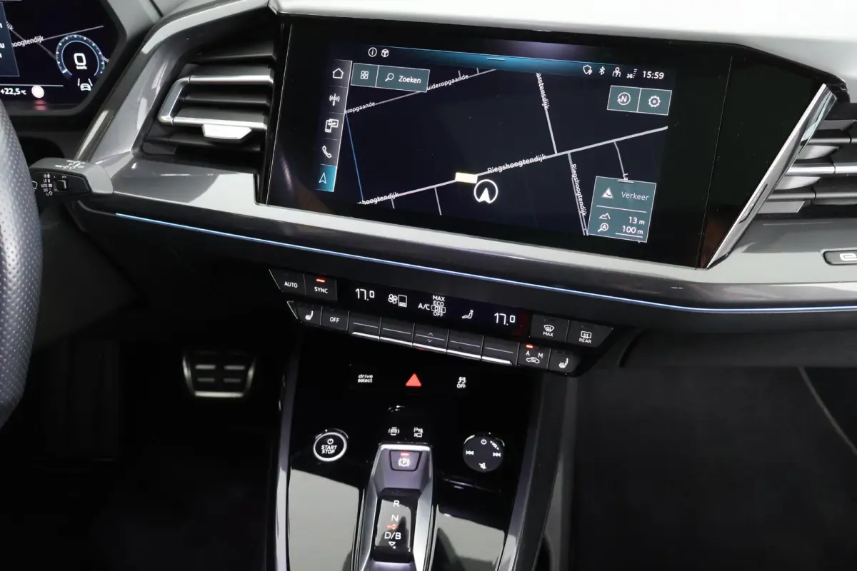 40 Launch edition S Competition 204pk 77 kWh SOH 87% Trekhaak Camera Leder Keyless Stoelverwarming ACC Panoramadak S-Line