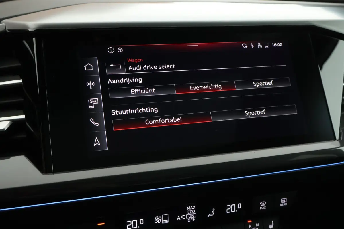 40 Launch edition S Competition 204pk 77 kWh SOH 87% Trekhaak Camera Leder Keyless Stoelverwarming ACC Panoramadak S-Line
