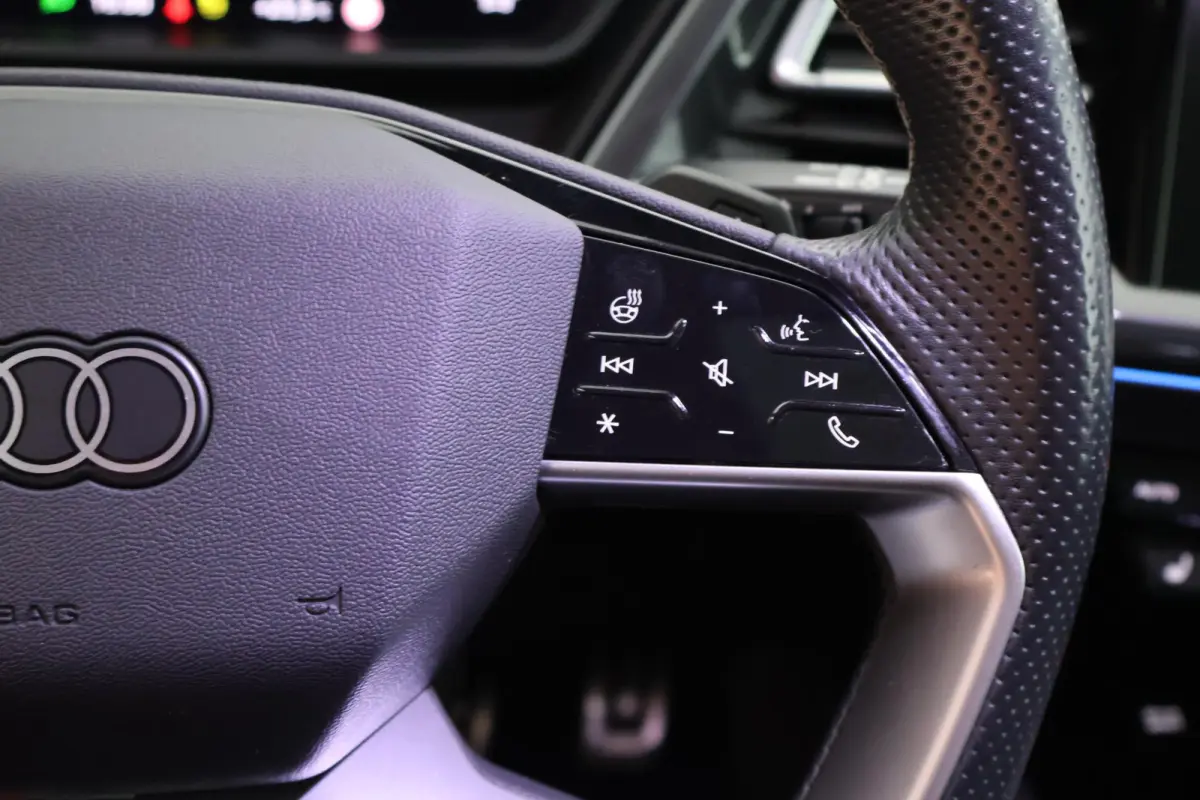 40 Launch edition S Competition 204pk 77 kWh SOH 87% Trekhaak Camera Leder Keyless Stoelverwarming ACC Panoramadak S-Line