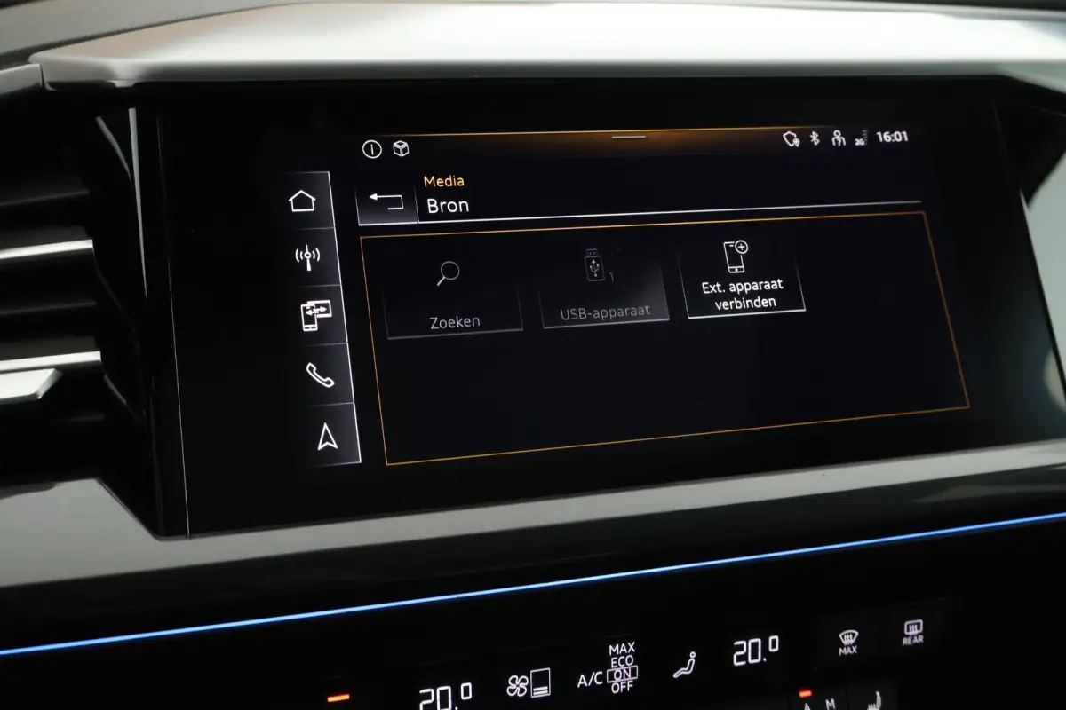 40 Launch edition S Competition 204pk 77 kWh SOH 87% Trekhaak Camera Leder Keyless Stoelverwarming ACC Panoramadak S-Line